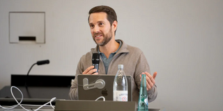 Der Journalist Mirko Drotschmann hat auf YouTube als „MrWissen2Go“ rund 2,4 Millionen Abonnent*innen.